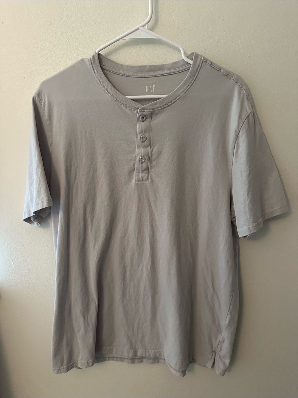 GAP Men's Short-Sleeve Henley Shirt - Light Gray